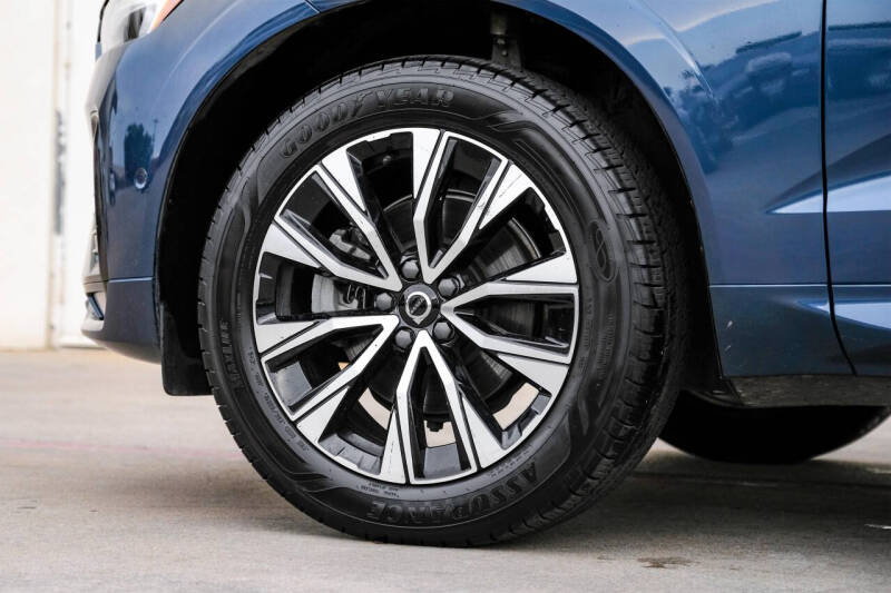 2023 Volvo XC60 B5 Plus Dark Theme