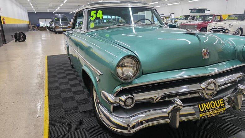 1954 Ford Crestline