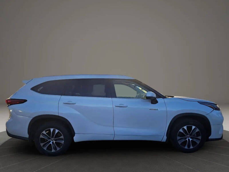 2021 Toyota Highlander Hybrid XLE