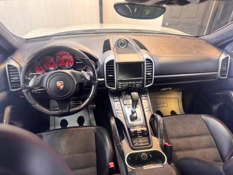 2013 Porsche Cayenne GTS