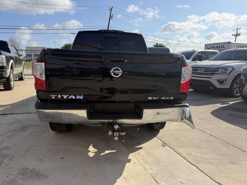 2017 Nissan Titan SV