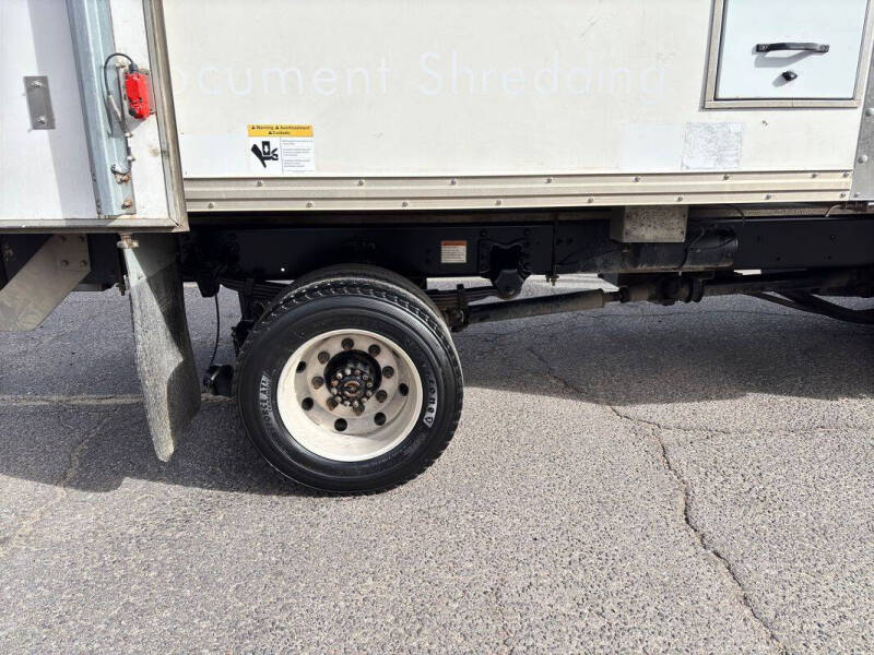 2014 Freightliner M2 106