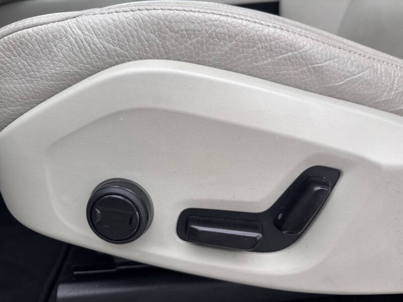 2023 Volvo XC90 B5 Core