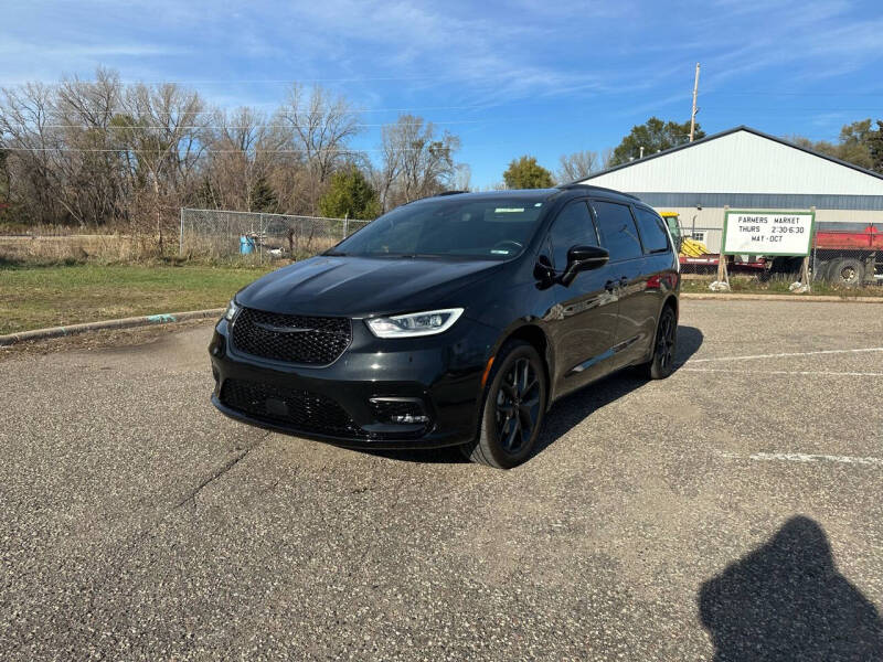 2021 Chrysler Pacifica for sale at ONG Auto in Farmington MN