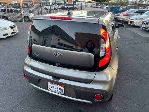 2018 Kia Soul +