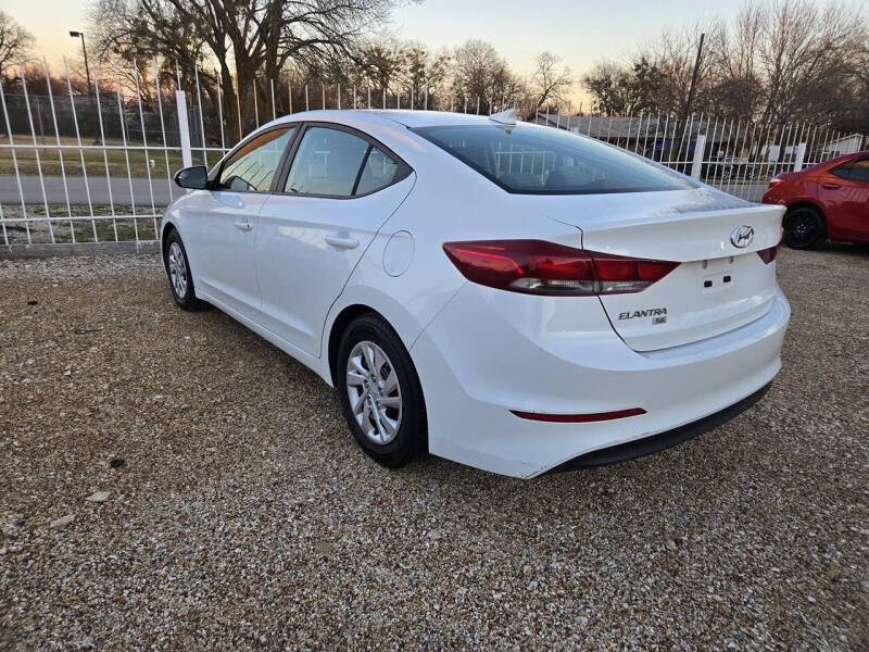 2017 Hyundai Elantra SE