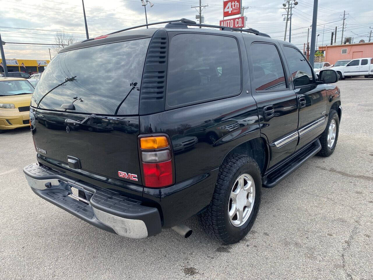 2005 GMC Yukon SLE photo