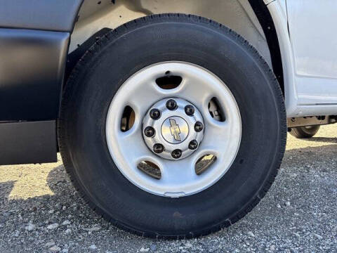 2025 Chevrolet Express 2500