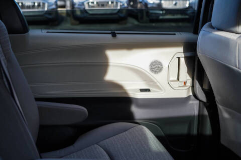 2022 Toyota Sienna LE 8-Passenger