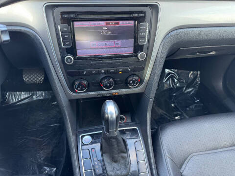 2015 Volkswagen Passat 1.8T Limited Edition