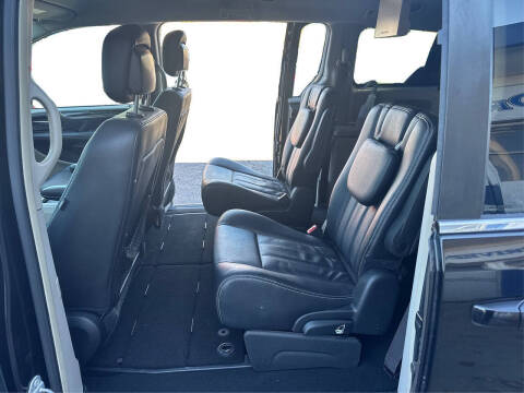 2016 Chrysler Town and Country Touring