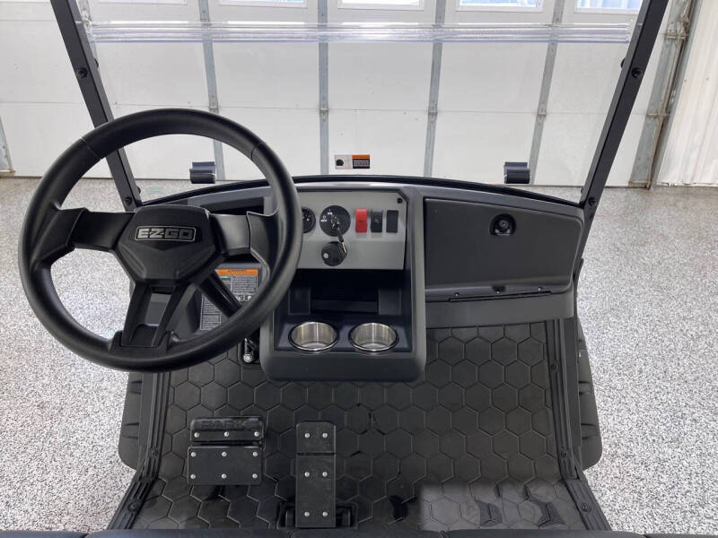 2025 E-Z-GO Express S4 Gas