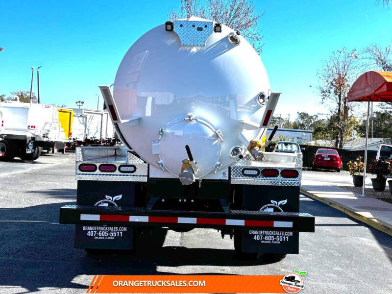 2019 Freightliner M2 106