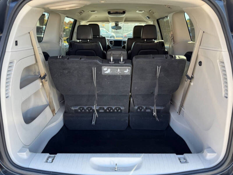 2017 Chrysler Pacifica Touring-L