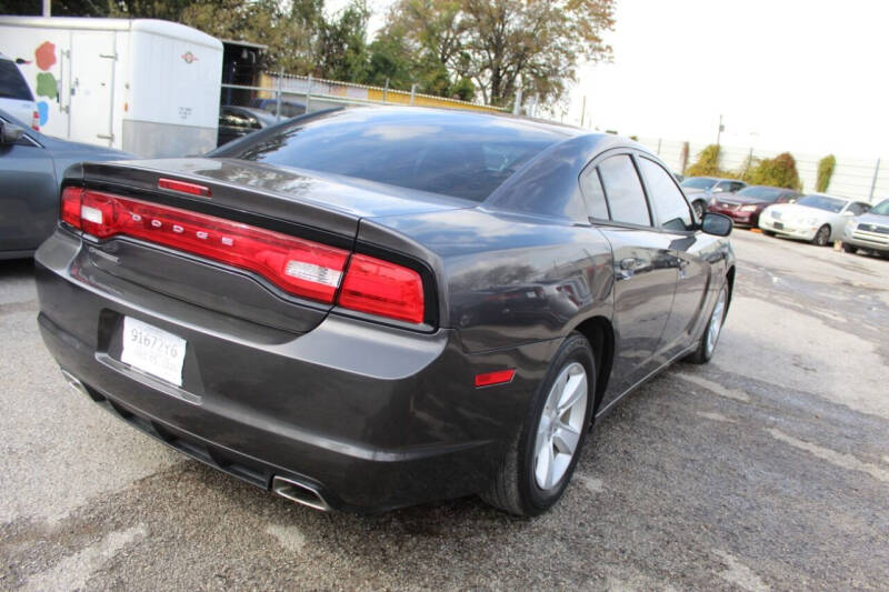 2013 Dodge Charger SE photo 11