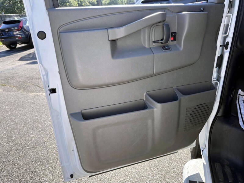 2025 Chevrolet Express 2500