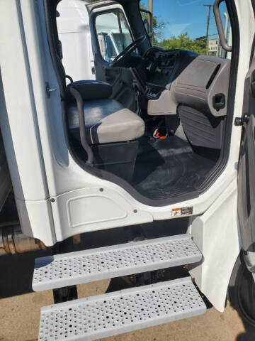 2020 Freightliner M2 106