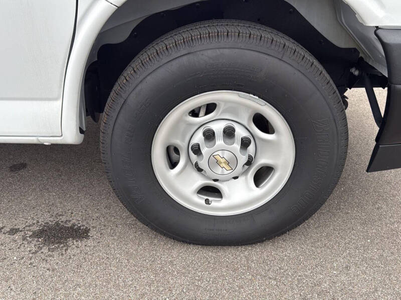 2025 Chevrolet Express 2500