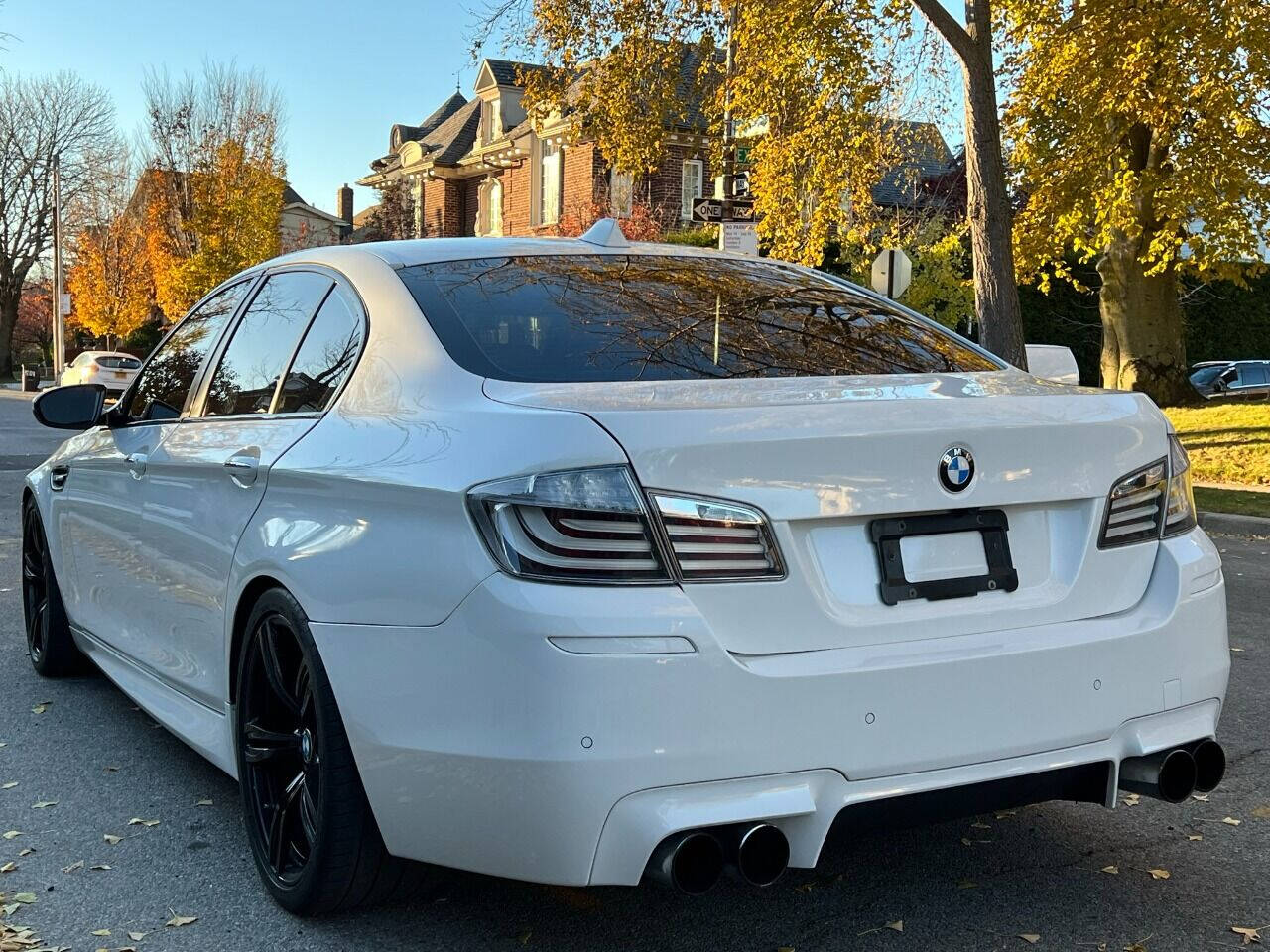 2013 BMW M5 Sedan - $27,900