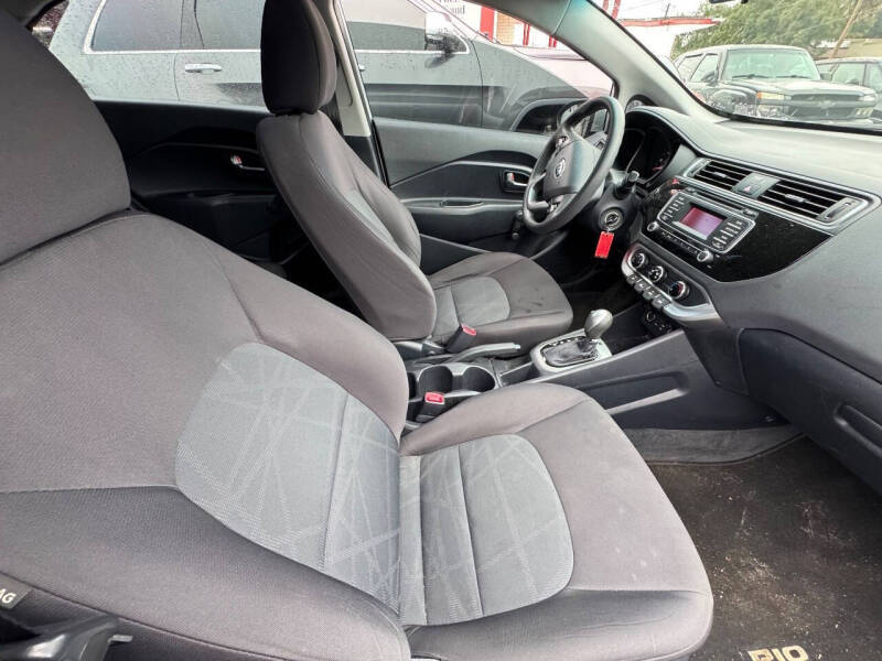 2016 Kia Rio 5-Door LX