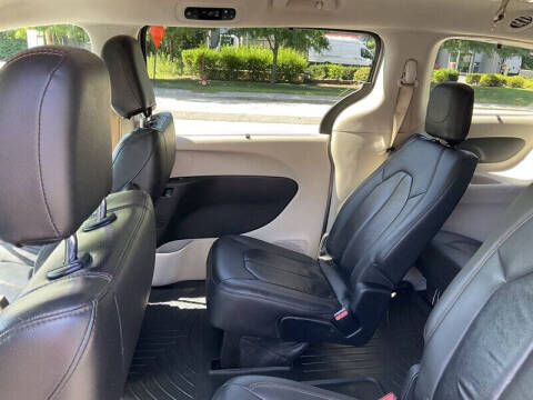 2017 Chrysler Pacifica Touring-L