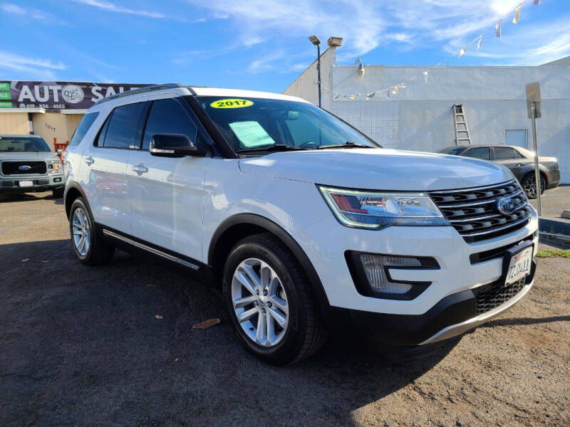 Ford Explorer's photo