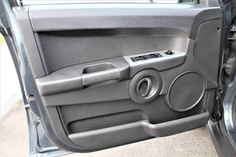 2008 Jeep Commander Sport