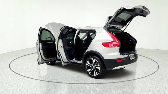 2025 Volvo XC40 B5 Plus Bright Theme