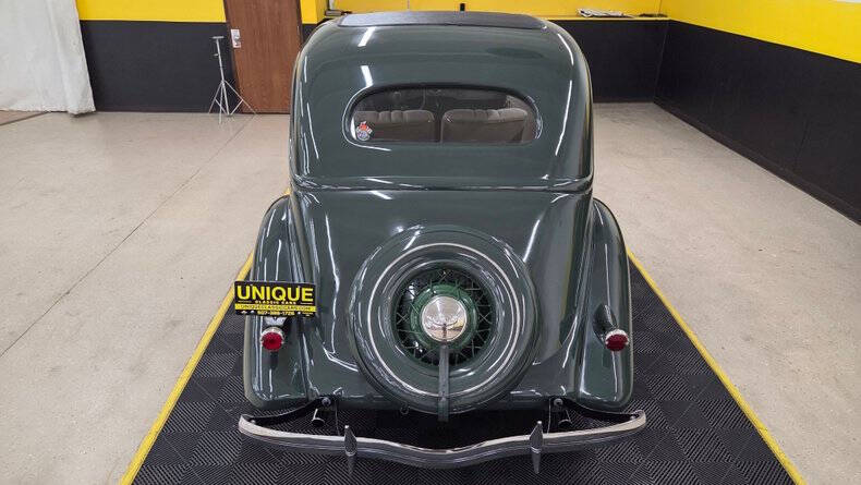 1935 Ford Tudor