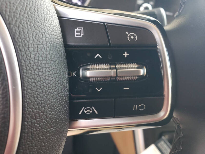 2023 Kia Carnival LX