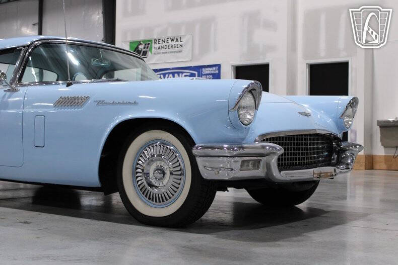 1957 Ford Thunderbird