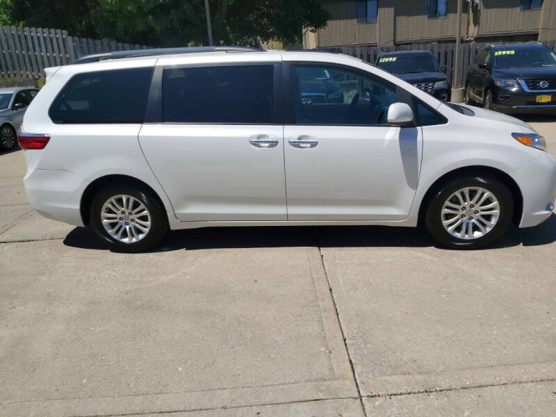 2017 Toyota Sienna XLE 8-Passenger