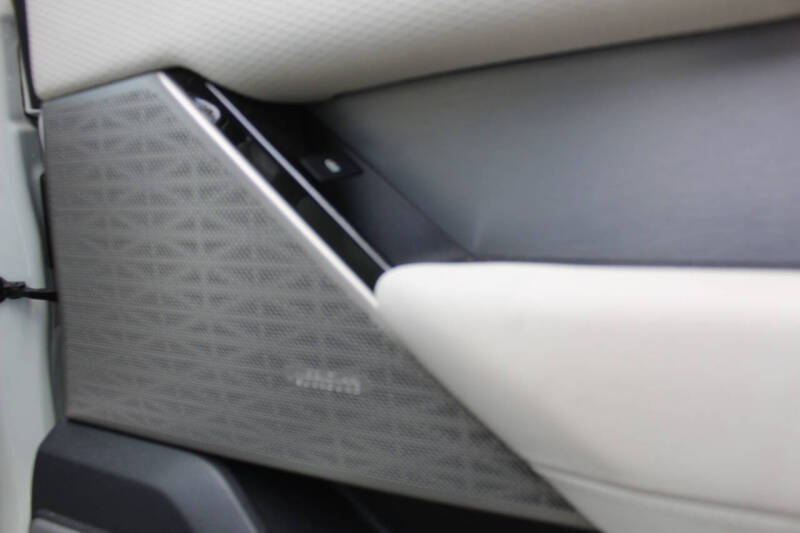 2022 Land Rover Range Rover Velar P250 R-Dynamic S