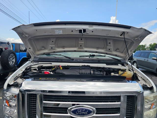 2011 Ford E-Series E-350 SD XLT