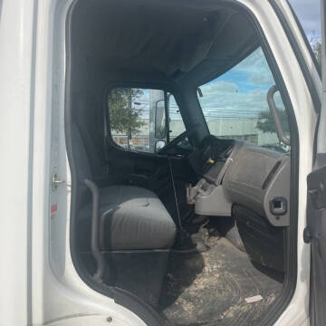 2007 Freightliner M2 106