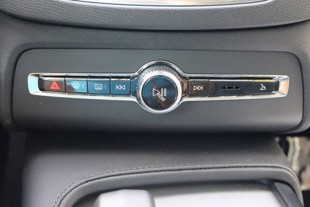 2024 Volvo XC90 B5 Core Bright Theme