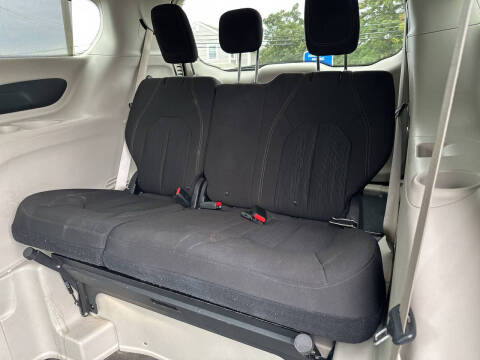 2017 Chrysler Pacifica Touring-L