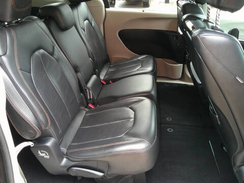 2017 Chrysler Pacifica Touring-L Plus