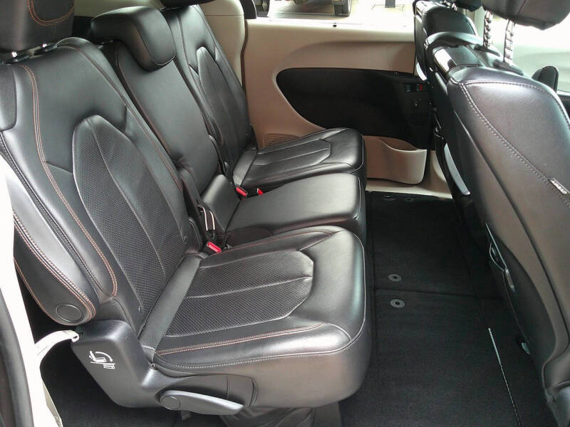 2017 Chrysler Pacifica Touring-L Plus