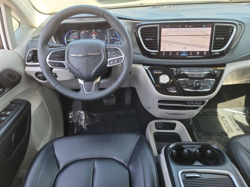 2024 Chrysler Pacifica Plug-In Hybrid Select
