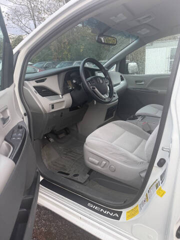 2015 Toyota Sienna LE 8-Passenger