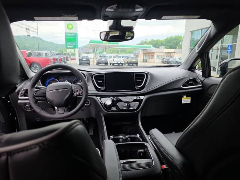 2027 Chrysler Pacifica Limited