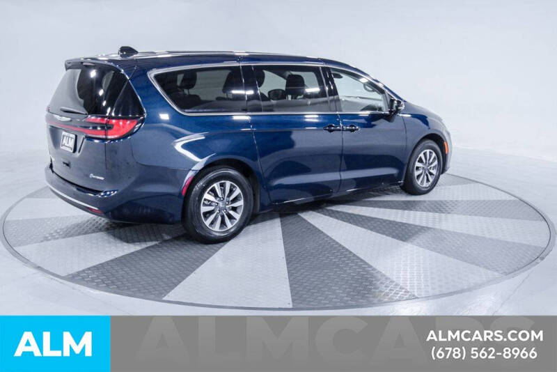 2024 Chrysler Pacifica Plug-In Hybrid Select