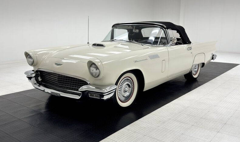 1957 Ford Thunderbird