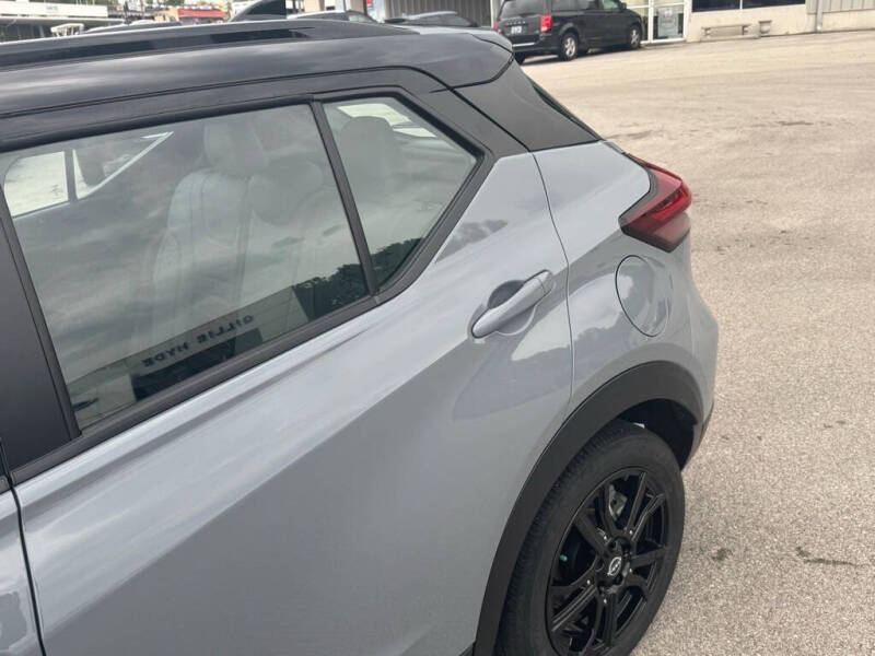 2023 Nissan Kicks SR