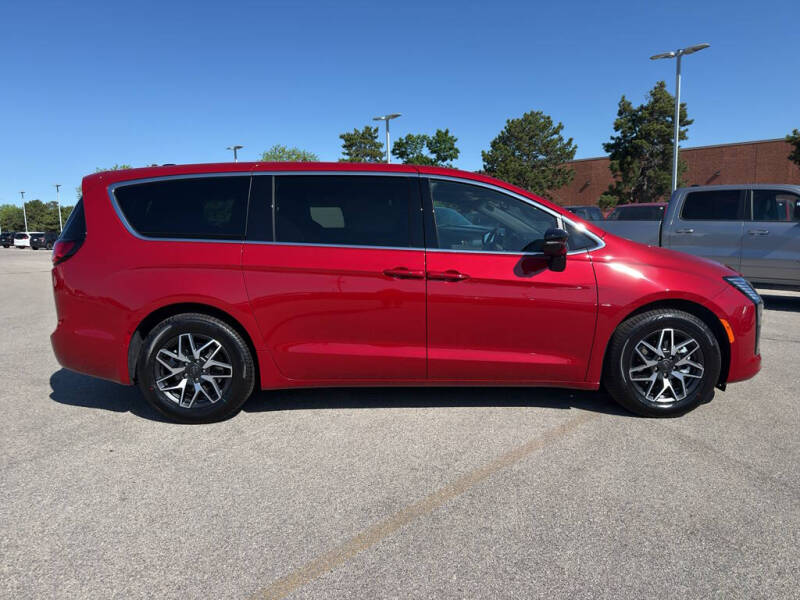 2027 Chrysler Pacifica Limited