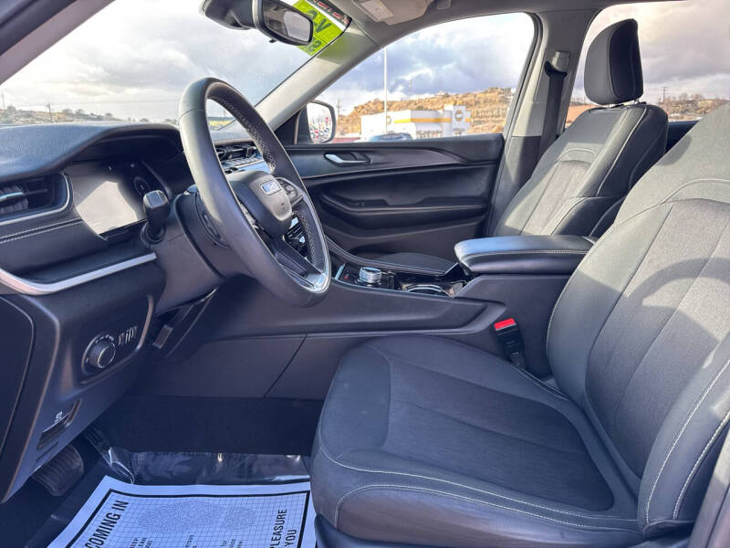 2023 Jeep Grand Cherokee L Laredo