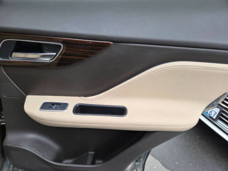 2017 Jaguar F-PACE 35t Prestige