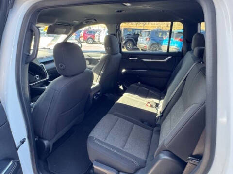 2025 GMC Acadia Elevation