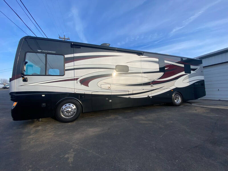 2017 Fleetwood Pace Arrow LXE for sale at Sewell Motor Coach in Harrodsburg KY
